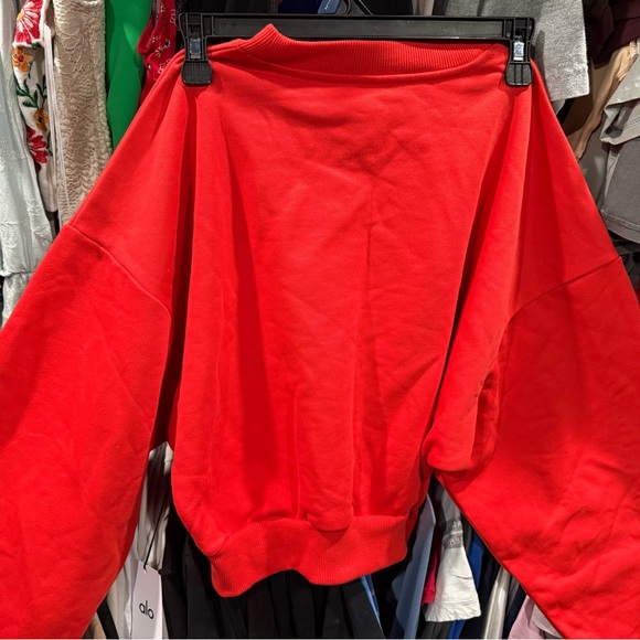 ALO Yoga Vibrant Red Crewneck - Picture 5 of 6